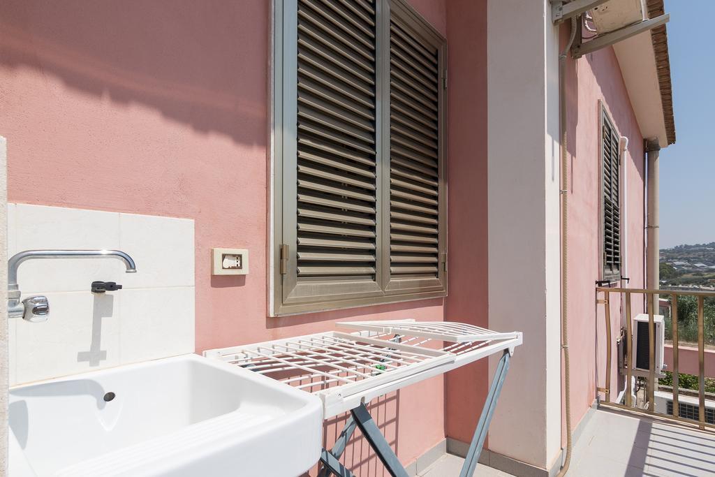 La Rosa Del Deserto Bed and Breakfast Scicli Rum bild